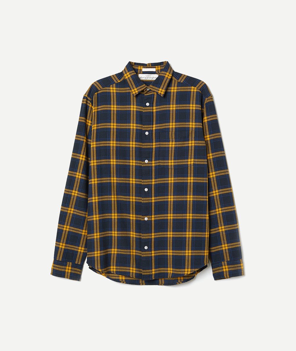 Long-sleeved checkered shirt